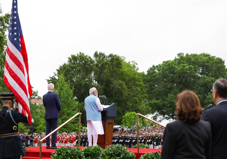 प्रधानमंत्री श्री नरेन्द्र मोदी 22 जून, 2023 को वाशिंगटन डी.सी. स्थित व्हाइट हाउस में आगमन समारोह के दौरान लोगों को संबोधित करते हुए।:Prime Minister's Office प्रधानमंत्री श्री नरेन्द्र मोदी 22 जून, 2023 को वाशिंगटन डी.सी. स्थित व्हाइट हाउस में आगमन समारोह के दौरान लोगों को संबोधित करते हुए।:Prime Minister