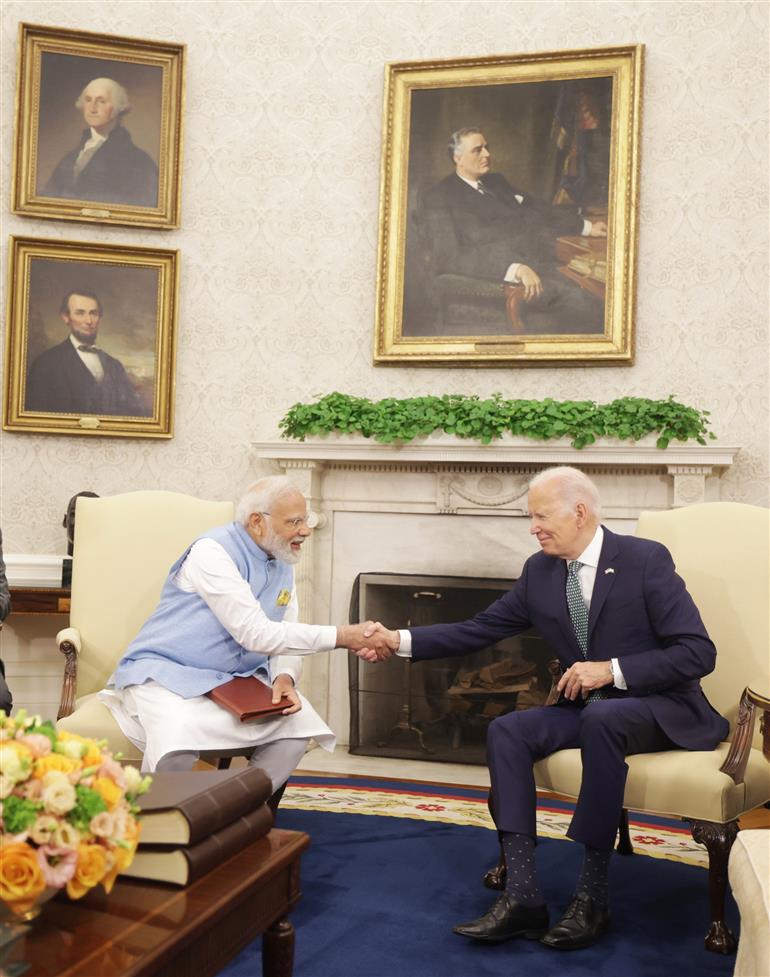 प्रधानमंत्री श्री नरेन्द्र मोदी 22 जून, 2023 को वाशिंगटन डी.सी. स्थित व्हाइट हाउस में अमेरिका के राष्ट्रपति श्री जो बाइडेन के साथ द्विपक्षीय बैठक करते हुए।:Prime Minister's Office प्रधानमंत्री श्री नरेन्द्र मोदी 22 जून, 2023 को वाशिंगटन डी.सी. स्थित व्हाइट हाउस में अमेरिका के राष्ट्रपति श्री जो बाइडेन के साथ द्विपक्षीय बैठक करते हुए।:Prime Minister