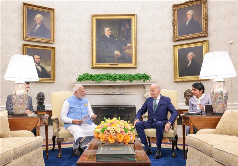 प्रधानमंत्री श्री नरेन्द्र मोदी 22 जून, 2023 को वाशिंगटन डीसी, व्हाइट हाउस में अमेरिका के राष्ट्रपति श्री जो बाइडेन के साथ द्विपक्षीय बैठक करते हुए।:Prime Minister's Office प्रधानमंत्री श्री नरेन्द्र मोदी 22 जून, 2023 को वाशिंगटन डीसी, व्हाइट हाउस में अमेरिका के राष्ट्रपति श्री जो बाइडेन के साथ द्विपक्षीय बैठक करते हुए।:Prime Minister