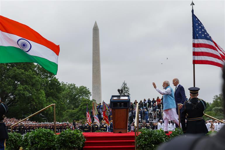 22 जून, 2023 को व्हाइट हाउस, वाशिंगटन डीसी में आगमन समारोह के दौरान अमेरिका के राष्ट्रपति श्री जो बाइडेन के साथ में प्रधानमंत्री श्री नरेन्द्र मोदी।:Prime Minister's Office 22 जून, 2023 को व्हाइट हाउस, वाशिंगटन डीसी में आगमन समारोह के दौरान अमेरिका के राष्ट्रपति श्री जो बाइडेन के साथ में प्रधानमंत्री श्री नरेन्द्र मोदी।:Prime Minister