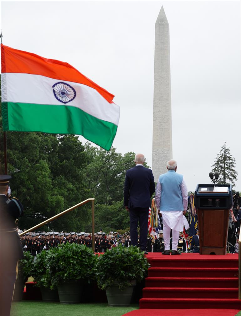 22 जून, 2023 को व्हाइट हाउस, वाशिंगटन डीसी में आगमन समारोह के दौरान अमेरिका के राष्ट्रपति श्री जो बाइडेन के साथ में प्रधानमंत्री श्री नरेन्द्र मोदी।:Prime Minister's Office 22 जून, 2023 को व्हाइट हाउस, वाशिंगटन डीसी में आगमन समारोह के दौरान अमेरिका के राष्ट्रपति श्री जो बाइडेन के साथ में प्रधानमंत्री श्री नरेन्द्र मोदी।:Prime Minister
