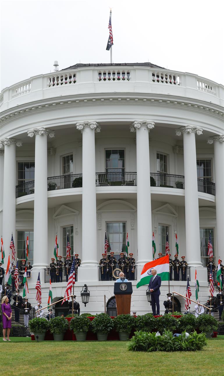 22 जून, 2023 को व्हाइट हाउस, वाशिंगटन डीसी में आगमन समारोह के दौरान अमेरिका के राष्ट्रपति श्री जो बाइडेन के साथ में प्रधानमंत्री श्री नरेन्द्र मोदी।:Prime Minister's Office 22 जून, 2023 को व्हाइट हाउस, वाशिंगटन डीसी में आगमन समारोह के दौरान अमेरिका के राष्ट्रपति श्री जो बाइडेन के साथ में प्रधानमंत्री श्री नरेन्द्र मोदी।:Prime Minister