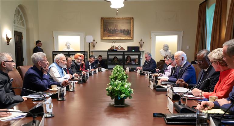 22 जून, 2023 को व्हाइट हाउस, वाशिंगटन डीसी में विस्तारित द्विपक्षीय बैठक में प्रधान मंत्री श्री नरेन्द्र मोदी और अमेरिका के राष्ट्रपति श्री जो बाइडेन।