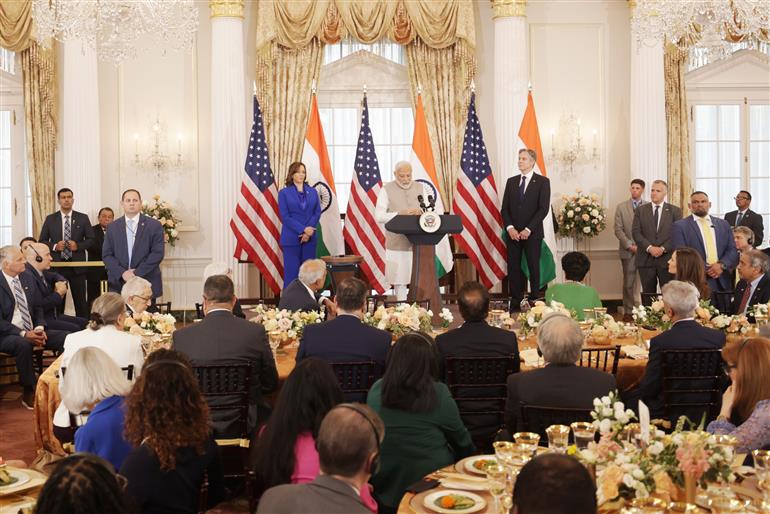 प्रधानमंत्री श्री नरेन्द्र मोदी 23 जून, 2023 को व्हाइट हाउस, वाशिंगटन डीसी में विदेश विभाग के लंच के दौरान संबोधित करते हुए।:Prime Minister's Office प्रधानमंत्री श्री नरेन्द्र मोदी 23 जून, 2023 को व्हाइट हाउस, वाशिंगटन डीसी में विदेश विभाग के लंच के दौरान संबोधित करते हुए।:Prime Minister