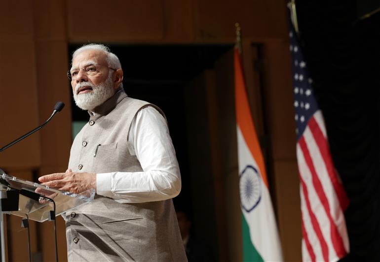 प्रधानमंत्री श्री नरेन्द्र मोदी 23 जून, 2023 को व्हाइट हाउस, वाशिंगटन डीसी में रोनाल्ड रीगन बिल्डिंग और इंटरनेशनल ट्रेड सेंटर में आयोजित सामुदायिक कार्यक्रम में सभा को संबोधित करते हुए।:Prime Minister's Office प्रधानमंत्री श्री नरेन्द्र मोदी 23 जून, 2023 को व्हाइट हाउस, वाशिंगटन डीसी में रोनाल्ड रीगन बिल्डिंग और इंटरनेशनल ट्रेड सेंटर में आयोजित सामुदायिक कार्यक्रम में सभा को संबोधित करते हुए।:Prime Minister