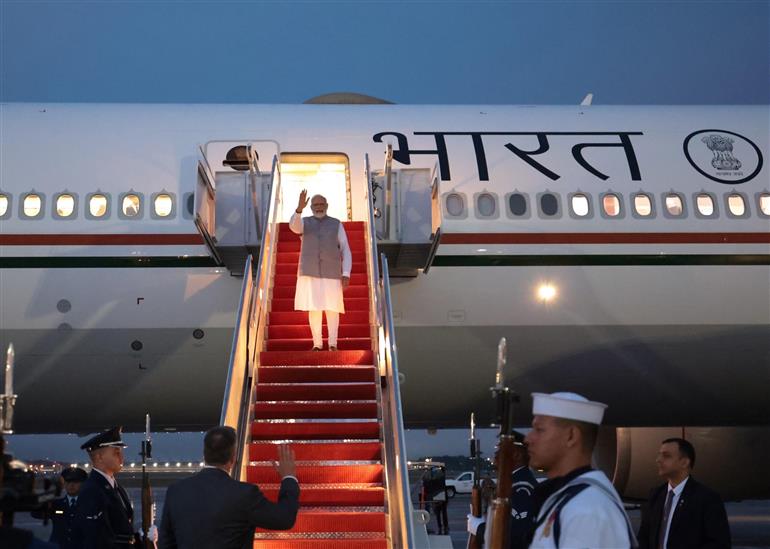 प्रधानमंत्री श्री नरेन्द्र मोदी 23 जून, 2023 को संयुक्त बेस एंड्रयूज हवाई अड्डे, अमेरिका से काहिरा, मिस्र के लिए रवाना हुए।:Prime Minister's Office प्रधानमंत्री श्री नरेन्द्र मोदी 23 जून, 2023 को संयुक्त बेस एंड्रयूज हवाई अड्डे, अमेरिका से काहिरा, मिस्र के लिए रवाना हुए।:Prime Minister
