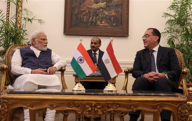प्रधानमंत्री श्री नरेन्द्र मोदी 24 जून, 2023 को काहिरा, मिस्र में मिस्र के प्रधानमंत्री श्री मुस्तफा मैडबौली से मुलाकात करते हुए।:Prime Minister's Office प्रधानमंत्री श्री नरेन्द्र मोदी 24 जून, 2023 को काहिरा, मिस्र में मिस्र के प्रधानमंत्री श्री मुस्तफा मैडबौली से मुलाकात करते हुए।:Prime Minister