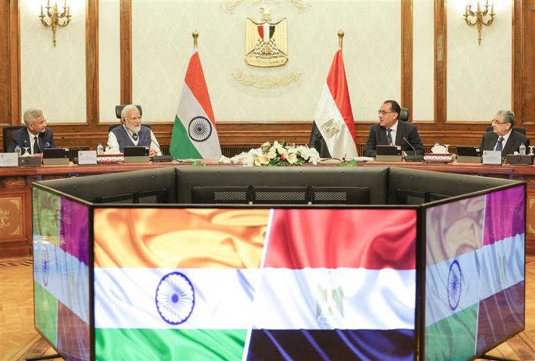 प्रधानमंत्री श्री नरेन्द्र मोदी 24 जून, 2023 को काहिरा, मिस्र में मिस्र के प्रधानमंत्री श्री मुस्तफा मैडबौली से मुलाकात करते हुए।:Prime Minister's Office प्रधानमंत्री श्री नरेन्द्र मोदी 24 जून, 2023 को काहिरा, मिस्र में मिस्र के प्रधानमंत्री श्री मुस्तफा मैडबौली से मुलाकात करते हुए।:Prime Minister
