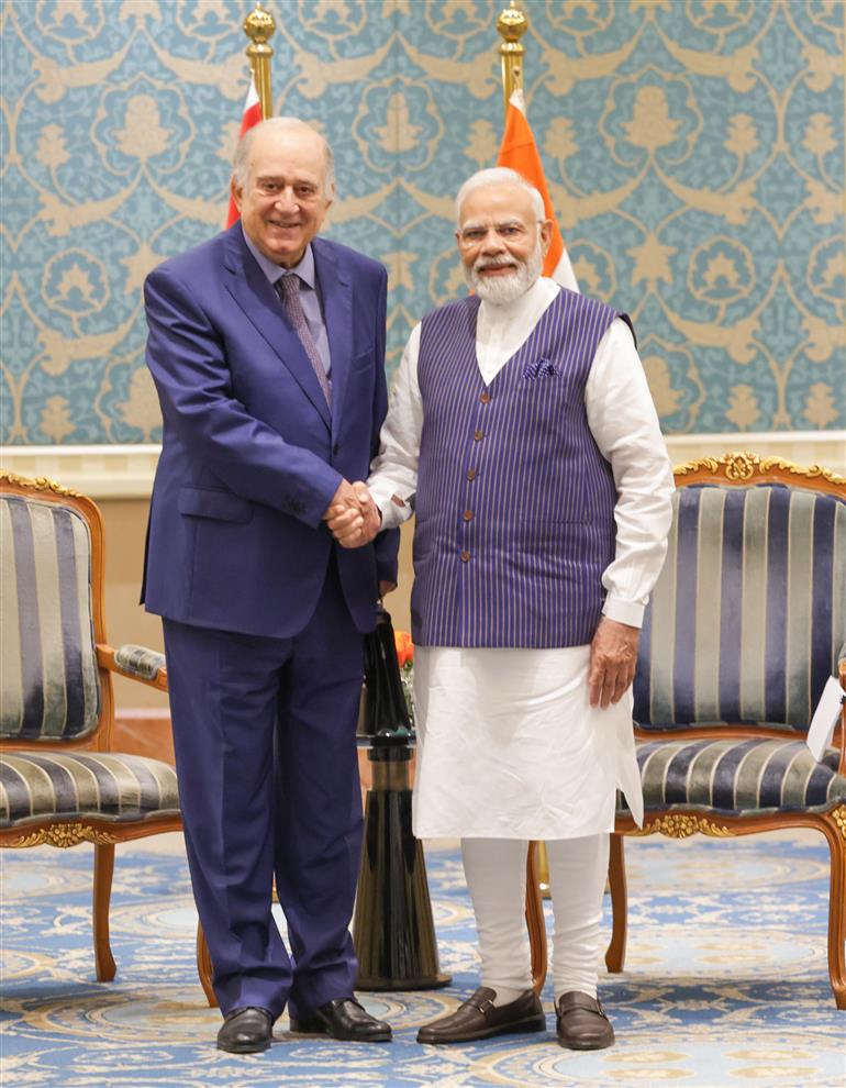 प्रधानमंत्री श्री नरेन्द्र मोदी ने 24 जून, 2023 को मिस्र के काहिरा में प्रसिद्ध मिस्र के लेखक और पेट्रोलियम रणनीतिकार श्री तारेक हेग्गी से मुलाकात की।:Prime Minister's Office प्रधानमंत्री श्री नरेन्द्र मोदी ने 24 जून, 2023 को मिस्र के काहिरा में प्रसिद्ध मिस्र के लेखक और पेट्रोलियम रणनीतिकार श्री तारेक हेग्गी से मुलाकात की।:Prime Minister