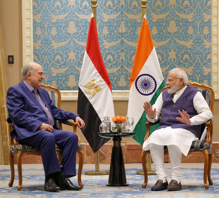 प्रधानमंत्री श्री नरेन्द्र मोदी ने 24 जून, 2023 को मिस्र के काहिरा में प्रसिद्ध मिस्र के लेखक और पेट्रोलियम रणनीतिकार श्री तारेक हेग्गी से मुलाकात की।:Prime Minister's Office प्रधानमंत्री श्री नरेन्द्र मोदी ने 24 जून, 2023 को मिस्र के काहिरा में प्रसिद्ध मिस्र के लेखक और पेट्रोलियम रणनीतिकार श्री तारेक हेग्गी से मुलाकात की।:Prime Minister