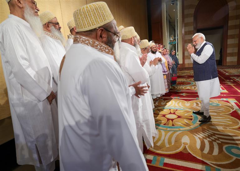 प्रधानमंत्री श्री नरेन्द्र मोदी 24 जून, 2023 को काहिरा, मिस्र में भारतीय समुदाय के साथ बातचीत करते हुए।:Prime Minister's Office प्रधानमंत्री श्री नरेन्द्र मोदी 24 जून, 2023 को काहिरा, मिस्र में भारतीय समुदाय के साथ बातचीत करते हुए।:Prime Minister