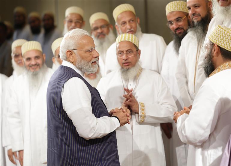 प्रधानमंत्री श्री नरेन्द्र मोदी 24 जून, 2023 को काहिरा, मिस्र में भारतीय समुदाय के साथ बातचीत करते हुए।:Prime Minister's Office प्रधानमंत्री श्री नरेन्द्र मोदी 24 जून, 2023 को काहिरा, मिस्र में भारतीय समुदाय के साथ बातचीत करते हुए।:Prime Minister