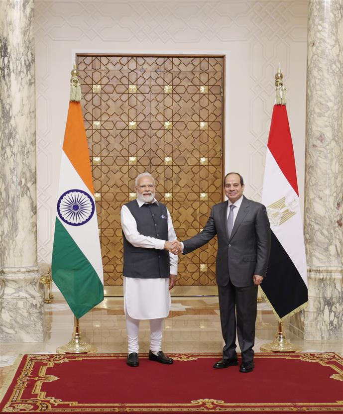 प्रधानमंत्री श्री नरेन्द्र मोदी 25 जून, 2023 को मिस्र के राष्ट्रपति भवन (काहिरा) में मिस्र के राष्ट्रपति श्री अब्देल फतह अल-सिसी से मुलाकात करते हुए।:Prime Minister's Office प्रधानमंत्री श्री नरेन्द्र मोदी 25 जून, 2023 को मिस्र के राष्ट्रपति भवन (काहिरा) में मिस्र के राष्ट्रपति श्री अब्देल फतह अल-सिसी से मुलाकात करते हुए।:Prime Minister