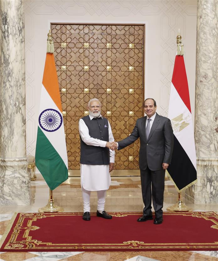 प्रधानमंत्री श्री नरेन्द्र मोदी 25 जून, 2023 को मिस्र के राष्ट्रपति भवन (काहिरा) में मिस्र के राष्ट्रपति श्री अब्देल फतह अल-सिसी के साथ बैठक करते हुए।:Prime Minister's Office प्रधानमंत्री श्री नरेन्द्र मोदी 25 जून, 2023 को मिस्र के राष्ट्रपति भवन (काहिरा) में मिस्र के राष्ट्रपति श्री अब्देल फतह अल-सिसी के साथ बैठक करते हुए।:Prime Minister