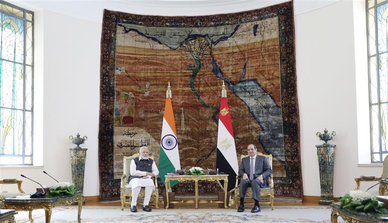प्रधानमंत्री श्री नरेन्द्र मोदी 25 जून, 2023 को मिस्र के राष्ट्रपति भवन (काहिरा) में मिस्र के राष्ट्रपति श्री अब्देल फतह अल-सिसी के साथ बैठक करते हुए।:Prime Minister's Office प्रधानमंत्री श्री नरेन्द्र मोदी 25 जून, 2023 को मिस्र के राष्ट्रपति भवन (काहिरा) में मिस्र के राष्ट्रपति श्री अब्देल फतह अल-सिसी के साथ बैठक करते हुए।:Prime Minister