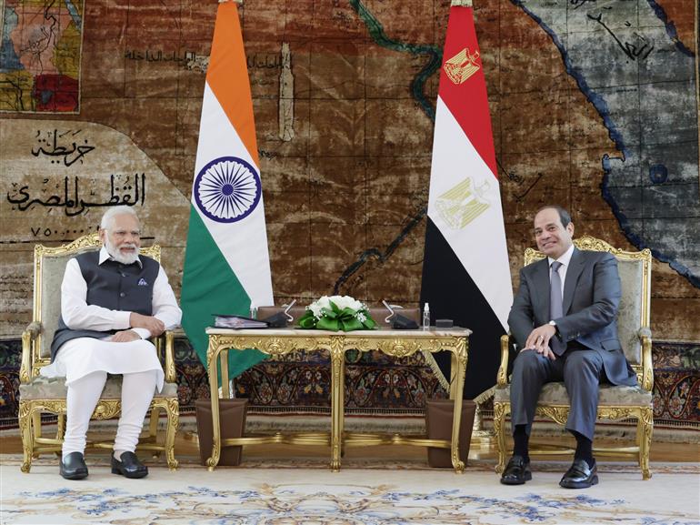 प्रधानमंत्री श्री नरेन्द्र मोदी ने 25 जून, 2023 को मिस्र के राष्ट्रपति भवन (काहिरा) में मिस्र के राष्ट्रपति श्री अब्देल फतह अल-सिसी से मुलाकात की।:Prime Minister's Office प्रधानमंत्री श्री नरेन्द्र मोदी ने 25 जून, 2023 को मिस्र के राष्ट्रपति भवन (काहिरा) में मिस्र के राष्ट्रपति श्री अब्देल फतह अल-सिसी से मुलाकात की।:Prime Minister