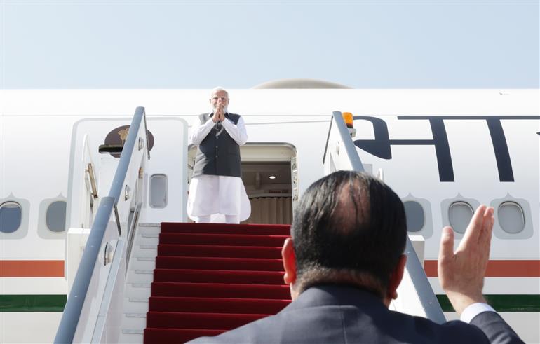 प्रधानमंत्री श्री नरेन्द्र मोदी 25 जून, 2023 को मिस्र से नई दिल्ली के लिए रवाना होते हुए।:Prime Minister's Office प्रधानमंत्री श्री नरेन्द्र मोदी 25 जून, 2023 को मिस्र से नई दिल्ली के लिए रवाना होते हुए।:Prime Minister