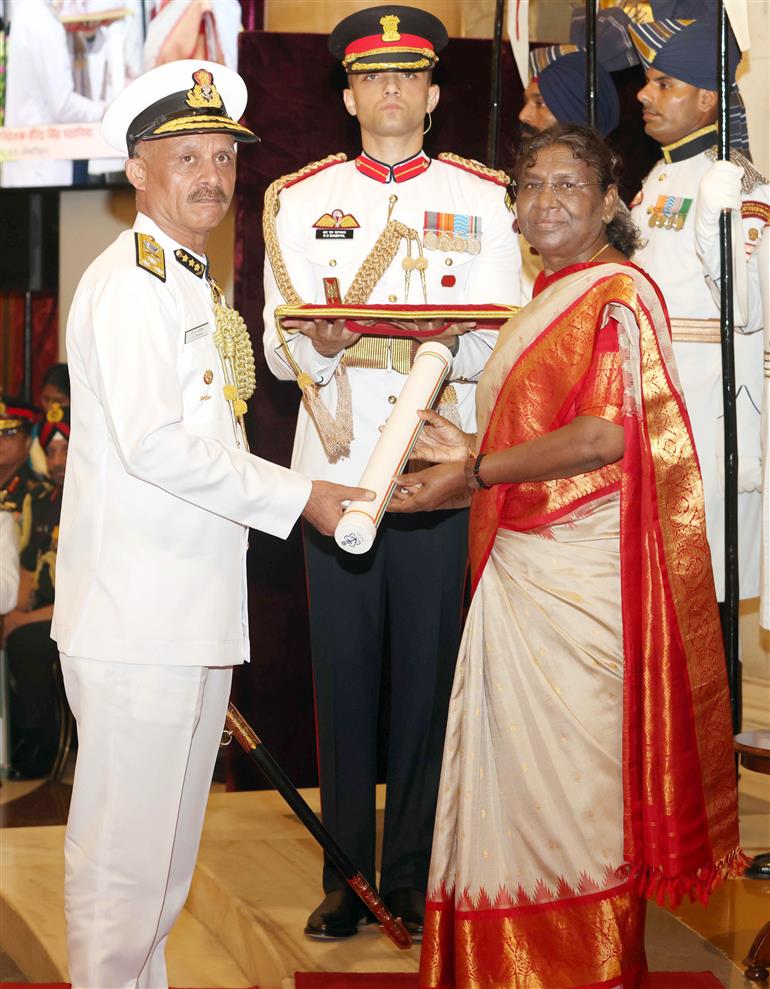 The President of India, Smt Droupadi Murmu presenting Param Vishisht Seva Medal to Director General, Indian Coast Guard Virender Singh Pathania (Retd) during the Defence Investiture Ceremony – II, in New Delhi on June 27, 2023.