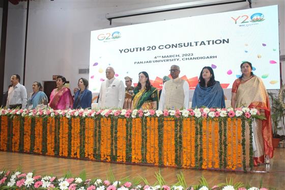 The Governor, Punjab & Administrator, UT, Chandigarh, Shri Banwari Lal Purohit addressing the inaugural session of Youth 20 Consultation PU G20 Youth International Seminar at Panjab University, in Chandigarh on March 4, 2023.