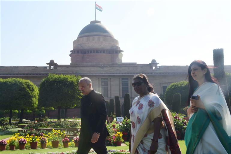 The Chief Justice of Delhi High Court, Justice Satish Chandra Sharma & the Judges of the High Court of Delhi visit the Amrit Udyan on a special invitation by the President, Smt. Droupadi Murmu, in Rashtrapati Bhavan on March 5, 2023.