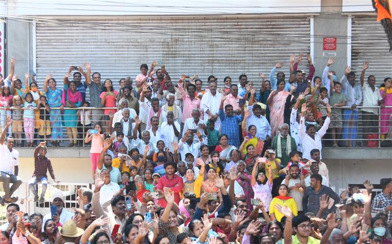 PM being welcomed by people at Mandya, in Karnataka on March 12, 2023.