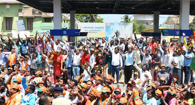 PM being welcomed by people at Mandya, in Karnataka on March 12, 2023.