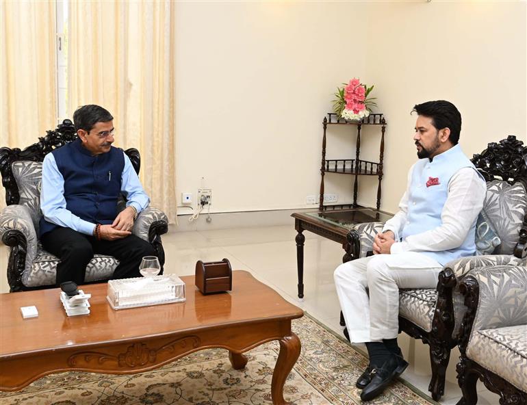 The Union Minister for Information & Broadcasting, Youth Affairs and Sports, Shri Anurag Singh Thakur meets the Governor of Tamil Nadu, Mr. RN Ravi, in Chennai on March 19, 2023.