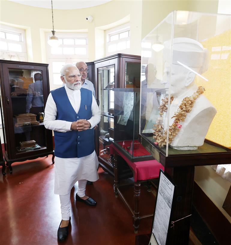 PM visits Sir M Visvesvaraya Museum at Chikkaballapur, in Karnataka on March 25, 2023.