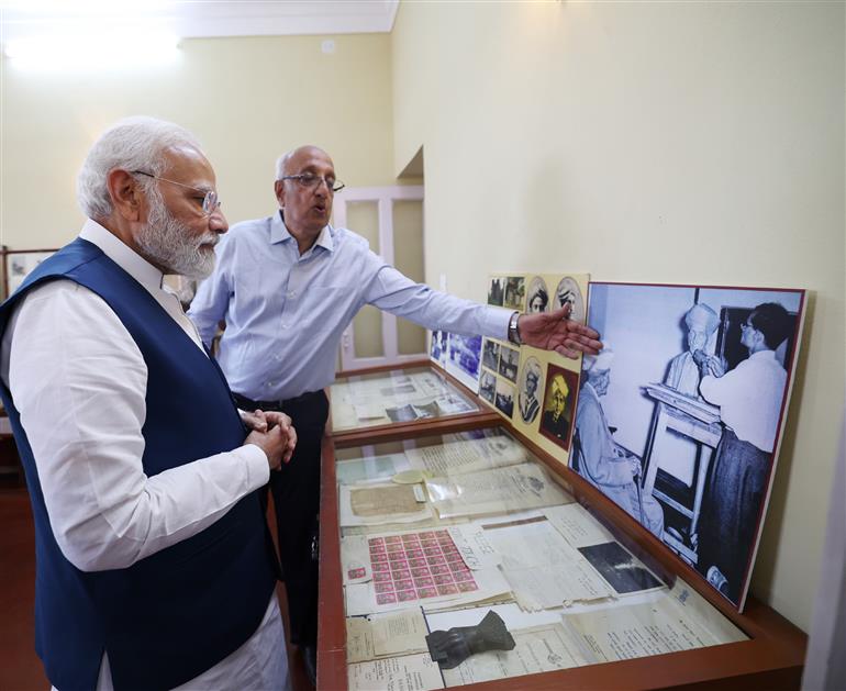 PM visits Sir M Visvesvaraya Museum at Chikkaballapur, in Karnataka on March 25, 2023.