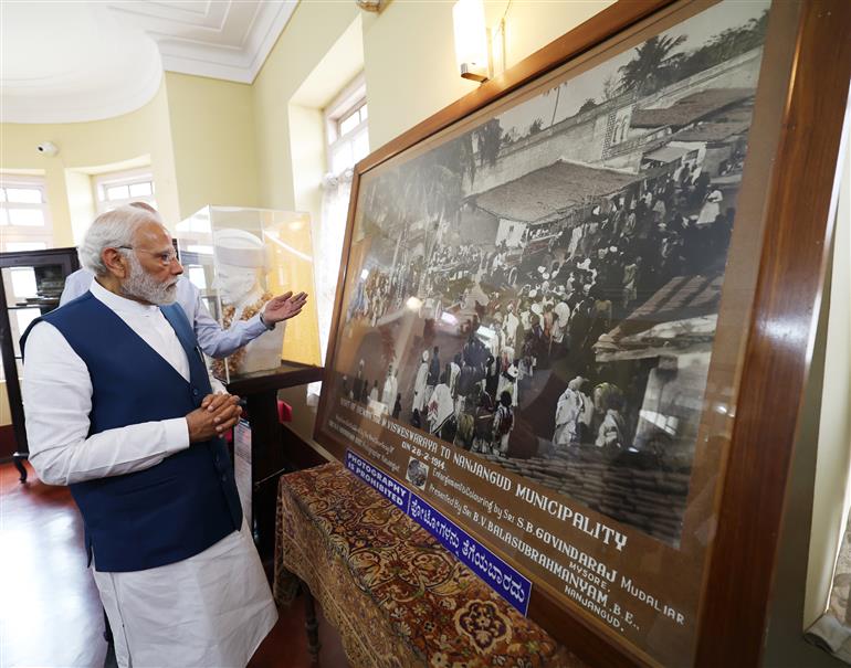 PM visits Sir M Visvesvaraya Museum at Chikkaballapur, in Karnataka on March 25, 2023.