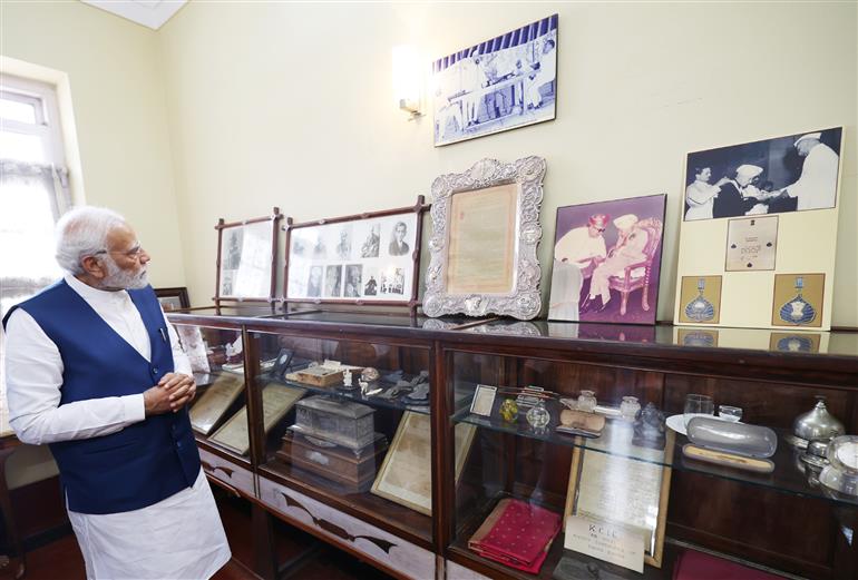 PM visits Sir M Visvesvaraya Museum at Chikkaballapur, in Karnataka on March 25, 2023.