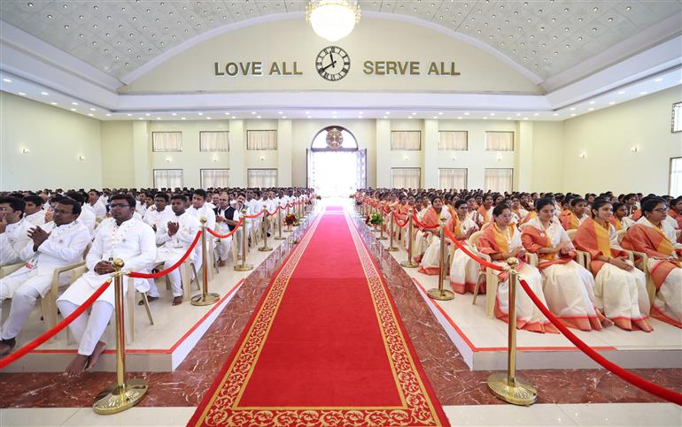 Gathering at the inauguration of Sri Madhusudan Sai Institute of Medical Science & Research at Chikkaballapur, in Karnataka on March 25, 2023. PM addressing on the occasion.