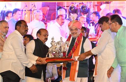 The Union Minister for Home Affairs and Cooperation, Shri Amit Shah unveiling the statues of Lord Basaveshwara  & Nadaprabhu Kempegowda , in Bengaluru on March 26, 2023.