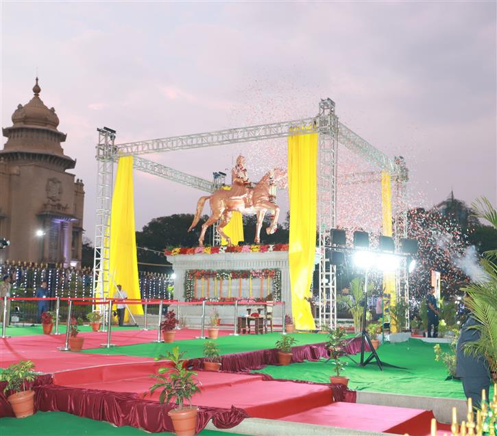 The Union Minister for Home Affairs and Cooperation, Shri Amit Shah unveiling the statues of Lord Basaveshwara  & Nadaprabhu Kempegowda , in Bengaluru on March 26, 2023.