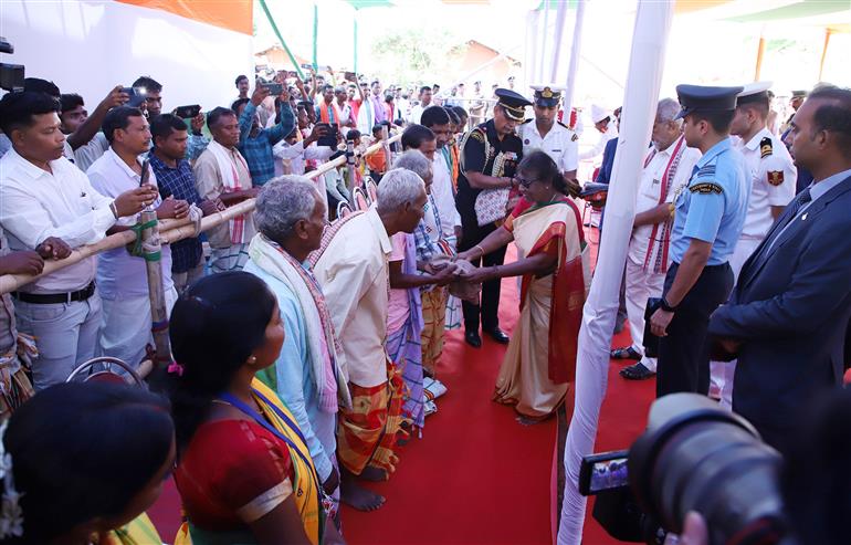 राष्ट्रपति श्रीमती द्रौपदी मुर्मु 04 मई 2023 को ओडिशा के हाटबद्रा में ब्रह्मा कुमारी केंद्र द्वारा आयोजित ‘व्यसन मुक्त ओडिशा’ अभियान के शुभारंभ के अवसर पर उपस्थित रहीं।