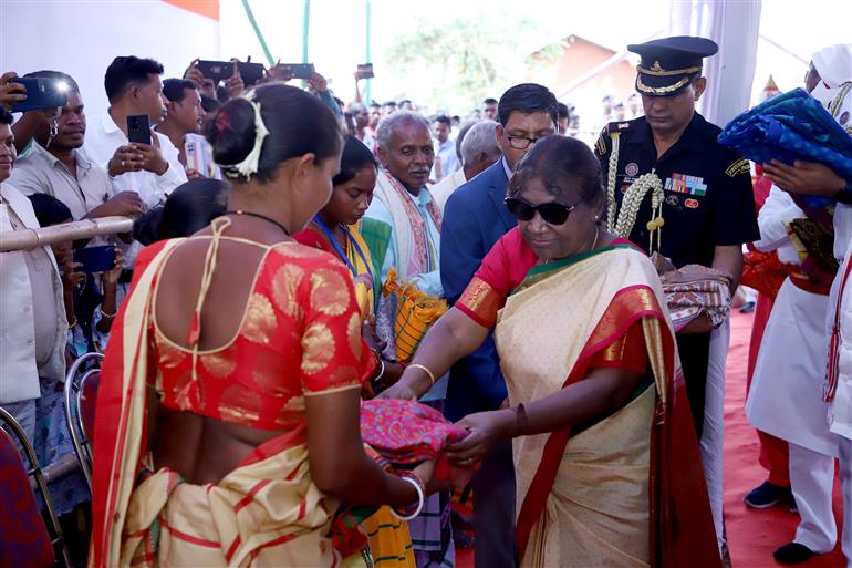 राष्ट्रपति श्रीमती द्रौपदी मुर्मु 04 मई 2023 को ओडिशा के हाटबद्रा में ब्रह्मा कुमारी केंद्र द्वारा आयोजित ‘व्यसन मुक्त ओडिशा’ अभियान के शुभारंभ के अवसर पर उपस्थित रहीं।