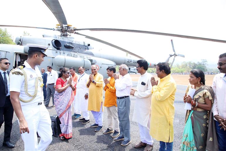 The President of India, Smt. Droupadi Murmu at Jashipur helipad, in Odisha on May 05, 2023.