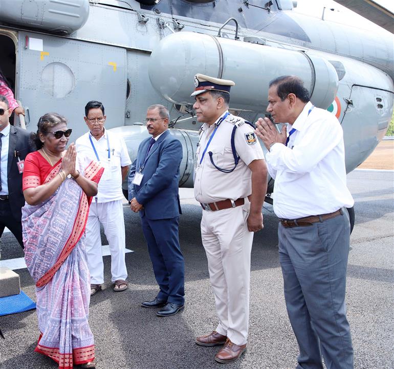 The President of India, Smt. Droupadi Murmu at Jashipur helipad, in Odisha on May 05, 2023.