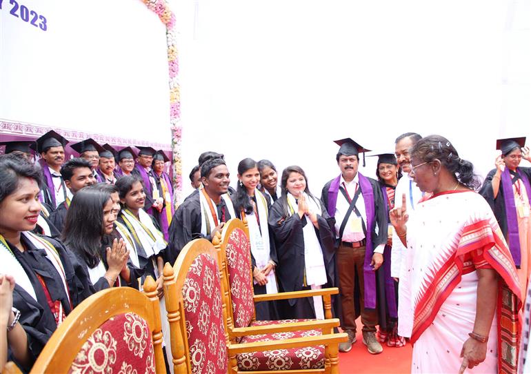 The President of India, Smt. Droupadi Murmu at the 12th convocation of Maharaja Sriram Chandra Bhanja Deo University at Baripada, in Odisha on May 6, 2023.