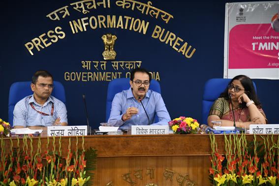 खान मंत्रालय के सचिव श्री विवेक भारद्वाज 11 मई 2023 को नई दिल्ली में मुंबई आईआईटी के सहयोग से खान मंत्रालय द्वारा आयोजित पहले खनन स्टार्ट-अप शिखर सम्मेलन के प्रतीक चिन्ह (लोगो) के अनावरण के अवसर पर एक संवाददाता सम्मेलन को संबोधित करते हुए।