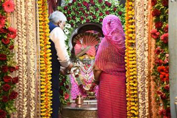 The Vice President, Shri Jagdeep Dhankhar and Dr. Sudesh Dhankhar offering prayers at Brahma Temple, Pushkar, in Rajasthan on May 14, 2023.