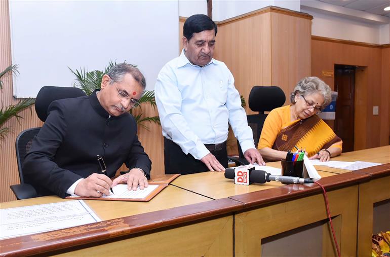 Dr Manoj Soni takes the Oath of Office and Secrecy as Chairman, Union Public Service Commission (UPSC), in New Delhi on May 16, 2023.