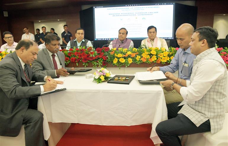 The Union Minister for Ports, Shipping, Waterways and AYUSH, Shri Sarbananda Sonowal and the Chief Minister of Assam Shri Hemanta Biswa Sarma witnesses the Signing of MoU for ‘Riverine Based Religious Tourism Circuit’ to connect seven Religious places, in Guwahati on May 19, 2023.