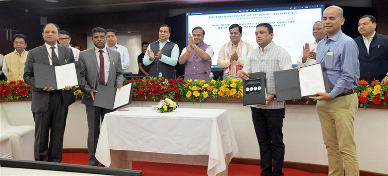 The Union Minister for Ports, Shipping, Waterways and AYUSH, Shri Sarbananda Sonowal and the Chief Minister of Assam Shri Hemanta Biswa Sarma witnesses the Signing of MoU for ‘Riverine Based Religious Tourism Circuit’ to connect seven Religious places, in Guwahati on May 19, 2023.