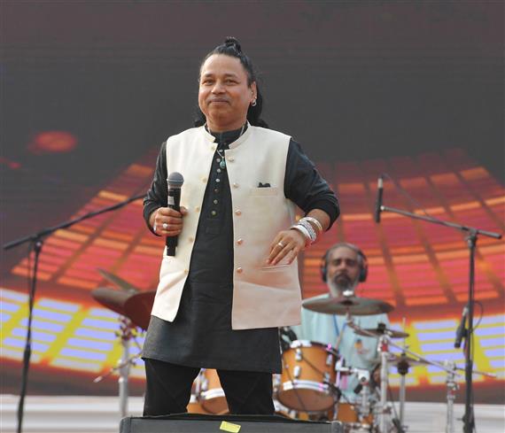 The Indian composer and singer, Shri. Kailash Kher performed singing at the concluding ceremony of Meri Maati Mera Desh campaign’s Amrit Kalash Yatra at Kartavya path, in New Delhi on October 31, 2023.