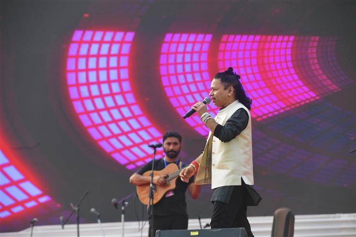 The Indian composer and singer, Shri. Kailash Kher performed singing at the concluding ceremony of Meri Maati Mera Desh campaign’s Amrit Kalash Yatra at Kartavya path, in New Delhi on October 31, 2023.