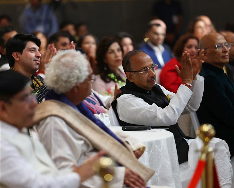 04 नवंबर, 2023 को नई दिल्ली में 21वें हिंदुस्तान टाइम्स लीडरशिप समिट 2023 में उपस्थित लोग। इस अवसर पर प्रधानमंत्री श्री नरेन्द्र मोदी ने संबोधित किया।