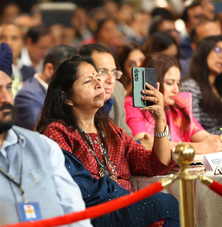 04 नवंबर, 2023 को नई दिल्ली में 21वें हिंदुस्तान टाइम्स लीडरशिप समिट 2023 में उपस्थित लोग। इस अवसर पर प्रधानमंत्री श्री नरेन्द्र मोदी ने संबोधित किया।