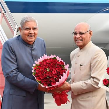 The Vice President of India and Chairman, Rajya Sabha, Shri Jagdeep Dhankhar being welcomed by the Governor of Maharashtra, Shri Ramesh Bais, the Deputy Chief Minister of Maharashtra, Shri Devendra Fadnavis, the MLA, Government of Maharashtra, Shri Deepak Kesarkar, the MLA, Government of Maharashtra, Shri Mangal Prabhat Lodha and other dignitaries on his arrival at Mumbai, in Maharashtra on November 6, 2023.