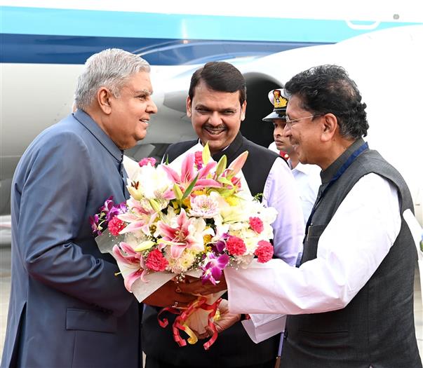 The Vice President of India and Chairman, Rajya Sabha, Shri Jagdeep Dhankhar being welcomed by the Governor of Maharashtra, Shri Ramesh Bais, the Deputy Chief Minister of Maharashtra, Shri Devendra Fadnavis, the MLA, Government of Maharashtra, Shri Deepak Kesarkar, the MLA, Government of Maharashtra, Shri Mangal Prabhat Lodha and other dignitaries on his arrival at Mumbai, in Maharashtra on November 6, 2023.